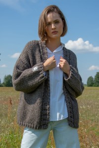 Elegancki ciepły kardigan z wełny i alpaki F1470 espresso