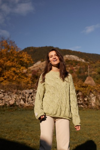 Elegancki sweter z wełny dziewiczej i wełny alpaki F1767 pistacja