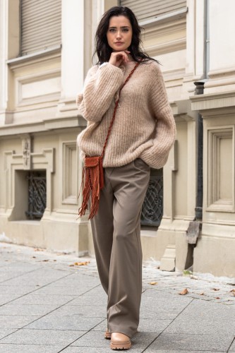 Elegancki zapinany sweter z wełny alpaki F1393 beżowy