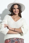Elegancki sweter z dekoltem w serek F1377 ecru