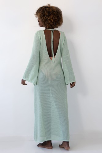 Długa ażurowa sukienka z bawełny z głębokim dekoltem na plecach F1865 pistacja