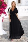 545-5 Długa rozkloszowana sukienka z plisowanym dekoltem i wiązaniem - CZARNA