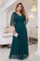 Długa połyskująca sukienka plus size z dekoltem i transparentnym rękawkiem - zieleń butelkowa