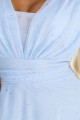 Długa połyskująca sukienka plus size z dekoltem i transparentnym rękawkiem - błękitna