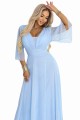 Długa połyskująca sukienka plus size z dekoltem i transparentnym rękawkiem - błękitna