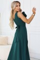 8263669-1 Romantyczna sukienka maxi z kwiatem na ramieniu i rozcięciem - zieleń butelkowa-7