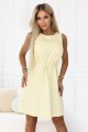 8270296-16 VICTORIA Trapezowa sukienka bez rękawów z paskiem - masełkowy żółty-1
