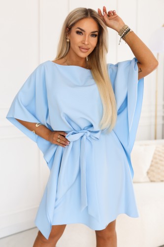 8280287-43 SOFIA Sukienka typu motyl z wiązaniem w pasie - jasny błękit-1
