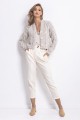 Krótki kardigan damski z aranowym splotem - elegancki sweter na guziki beżowy